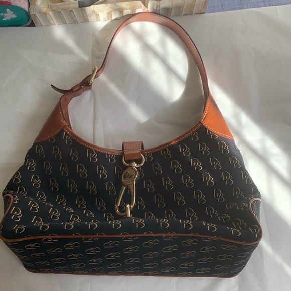 Gently Loved Dooney & Bourke Shoulder Bag - Picture 1 of 14